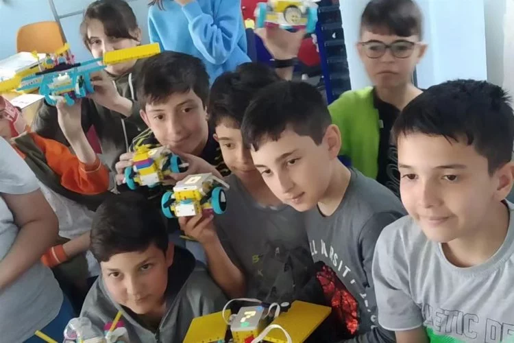 Çocuklar robotik eğitimlere büyük ilgi gösteriyor