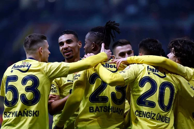 Fenerbahçe deplasmanda 4 attı