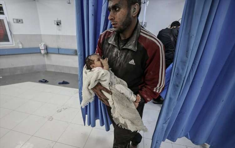 gazze'de bebekler ve kadınlar ölüyor