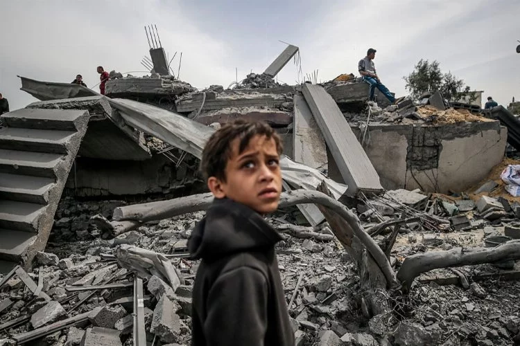 Gazze’de Can Kaybı 33 Bine Dayandı! Yardım götürenleri bile katlediyorlar