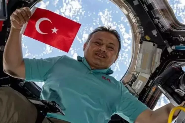 İlk Türk Astronot Alper Gezeravcı dünyaya geri dönüyor!