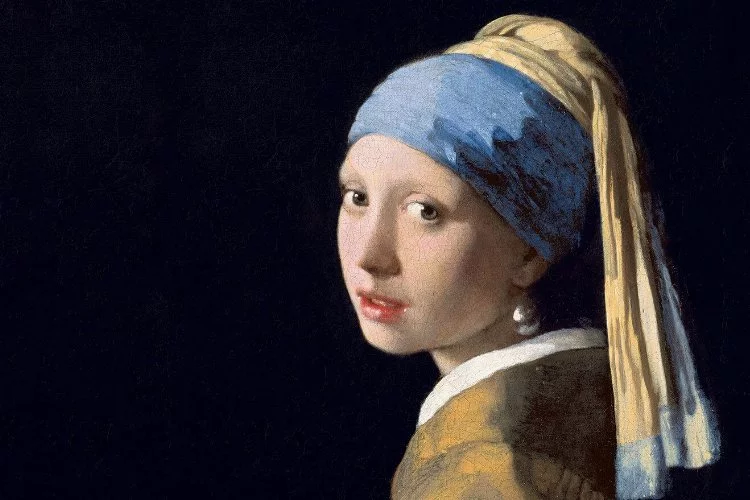 Johannes Vermeer'in İnci Küpeli Kız adlı ünlü tablosunda resmettiği İnci Küpeli Kız'la ilgili verilen hangi bilgi doğrudur?