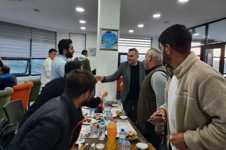 Kadıköy Belediye Başkanı Yılmaz Tavşan iftarda gençlerle buluştu