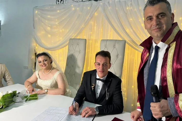 Kadıköy Belediye Başkanı Yılmaz Tavşan, ilk nikah akdini gerçekleştirdi
