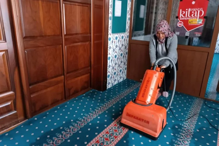 Kadıköy’de Ramazan öncesi camiiler temizlendi