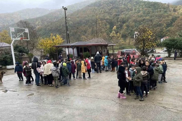 Marmara'da ki 5.1 büyüklüğünde deprem nedeniyle Yalova Armutlu’da okullar tatil edildi