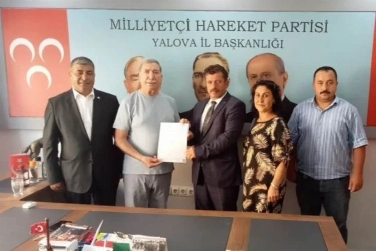 Yalova MHP İlçe Başkanı Murat Yılmaz Mazbatasını aldı