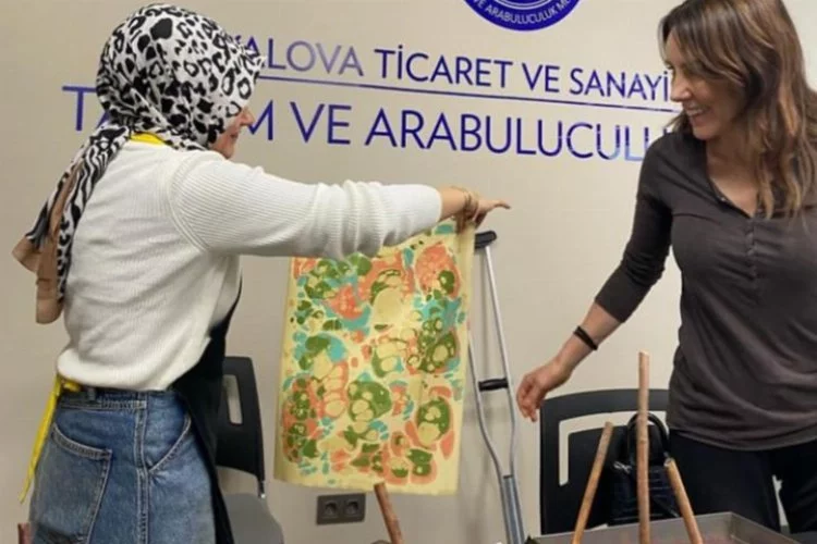 Suna Koçal, YTSO’da kursiyerlere Kadim Türk Sanatlarını öğretiyor