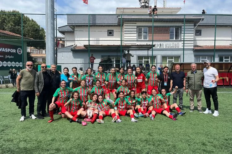 Termal Belediye Başkanı Acar’dan kadın futbolculara destek