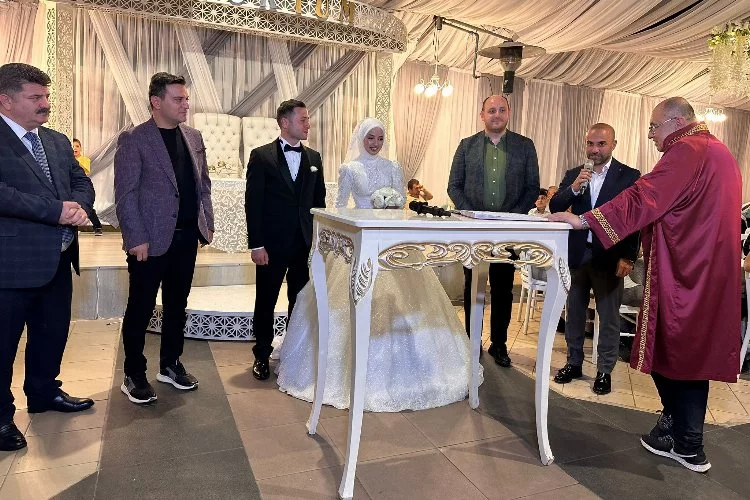 Yalova AK Parti Heyeti Düğün Törenlerine Katıldı