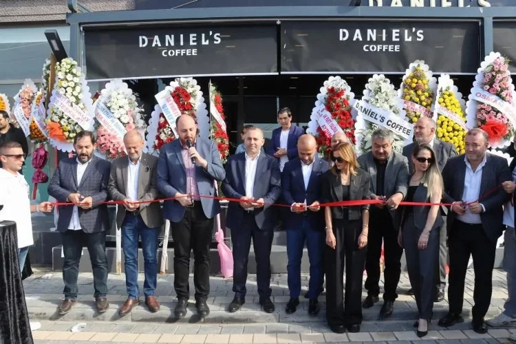 Yalova AK Parti İl Başkanlığı Daniel’s Coffee’nin açılışına katıldı