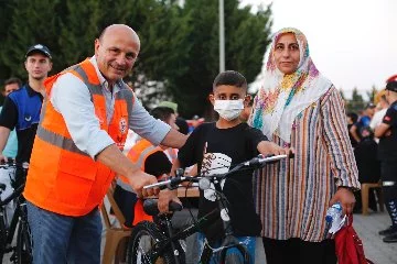 Yalova Altınova’da Her Eve Bir Bisiklet Kampanyası’nda dağıtımlar devam ediyor “TRAFİK KURALLARINA UYALIM”