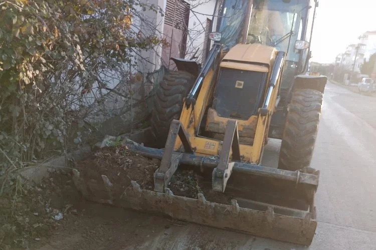 Yalova Armutlu Belediyesi temizlik çalışmalarını hız kesmeden sürdürüyor