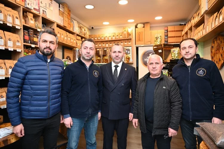 Yalova Belediye Başkanı Tutuk, İstanbul Caddesi esnafını ziyaret etti