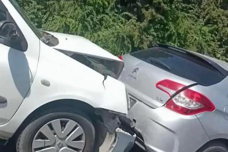 Yalova-Çiftlikköy Yolu'nda maddi hasarlı trafik kazası