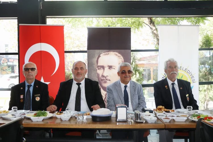 Yalova Çınarcık Belediye Başkanı Numan Soyer, gazilerle kahvaltı yaptı
