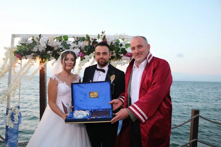 Yalova Çınarcık Belediye Başkanı Numan Soyer nikah törenlerinde bulunmaya devam ediyor