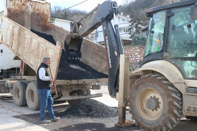 Yalova Çınarcık Belediyesi asfalt onarım çalışmalarına devam ediyor
