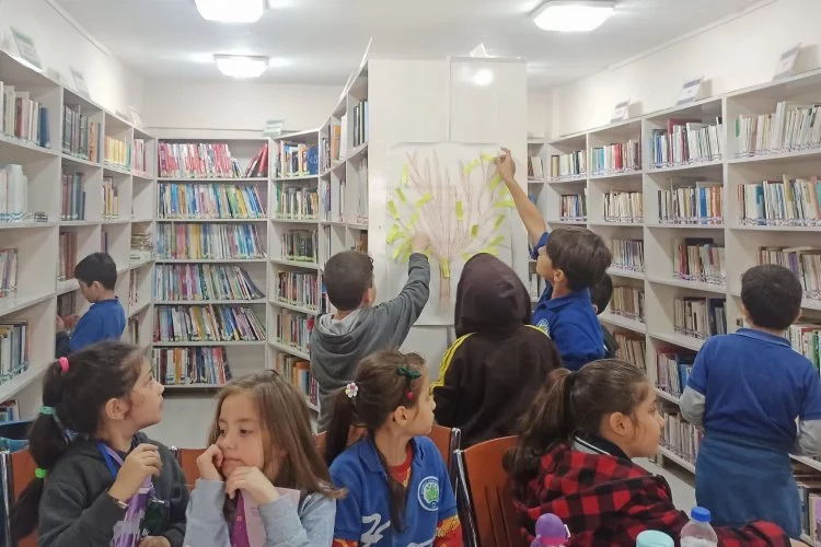 Yalova Çınarcık Hüdaverdi Aydın İlkokulu Öğrencilerinden Halk Kütüphanesine Ziyaret