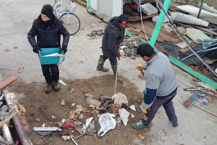 Yalova Çınarcık’ta Belediye Ekipleri Fırtına Sonrası Çalışmalara Devam Ediyor