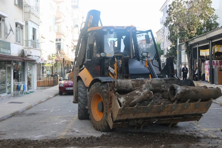 Yalova Çınarcık’ta Turgut Kurt Caddesi’nde yağmur gideri onarımı yapıldı