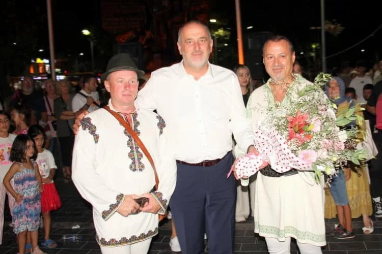 Yalova Çınarcık’ta uluslararası halk oyunları festivali başladı