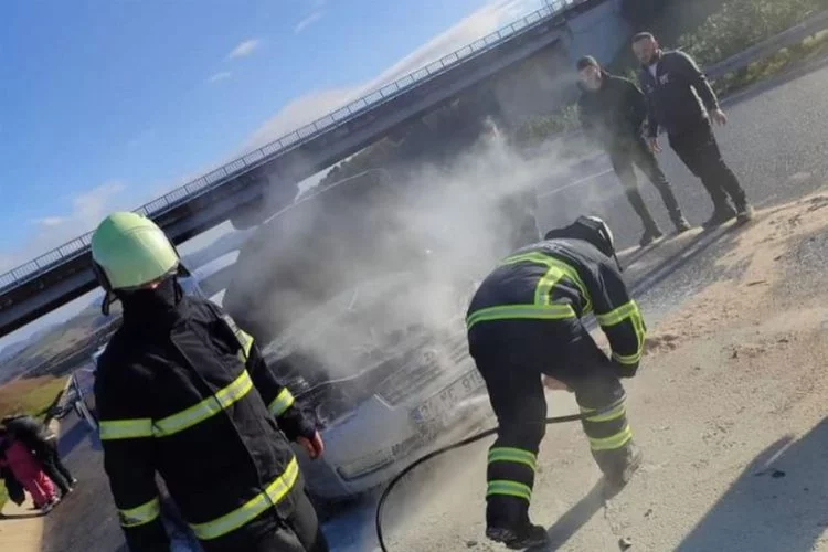 Yalova'da araç yangını panik yarattı