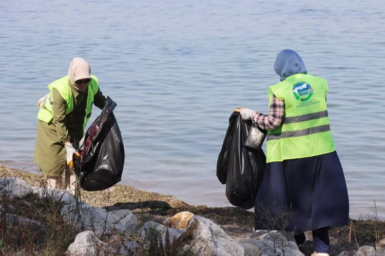 Yalova'da Dünya Temizlik Günü'nde 1 Ton katı atık toplandı
