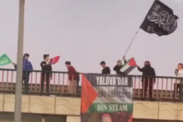 Yalova’da köprülü kavşakta Filistin’e destek eylemi