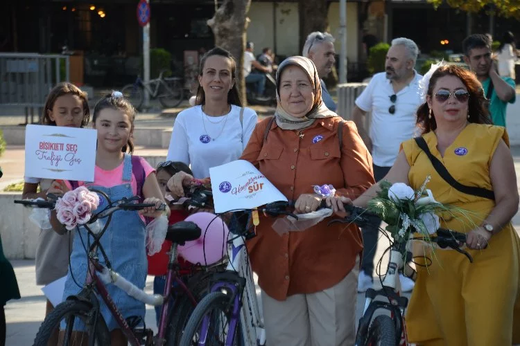Yalova’da Süslü Kadınlar Bisiklet Turu Etkinliği Gerçekleştirildi