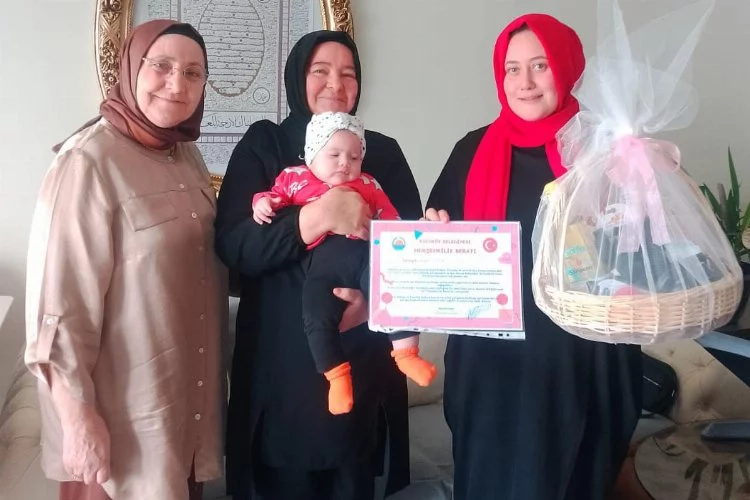 Yalova Esenköy’de “Hoş Geldin Bebek” projesi kapsamında yeni doğan bebekler ziyaret edildi