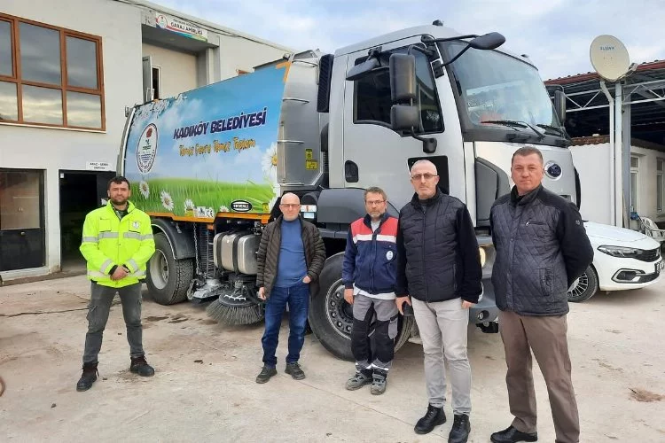 Yalova Kadıköy Belediyesi’ne Araç Filosunun Yeni Üyesi; Yol Süpürme Aracı ve Binek Araç kazandırıldı