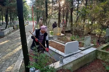 Yalova Kadıköy’deki Mezarlıklar Hummalı Çalışma İle Temizleniyor