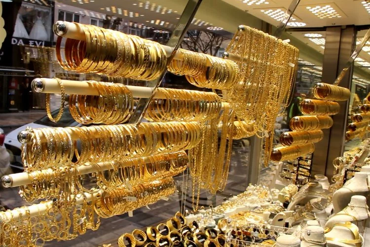Yalova Kuyumcular Derneği Başkanı Sıtkı Pakçay,  “Altının gram fiyatı 3 bin TL’leri görecek”