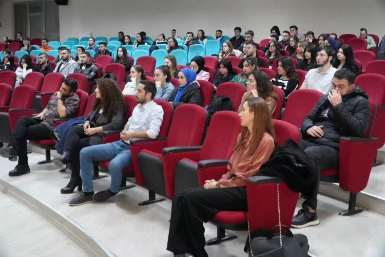 Yalova Üniversitesi öğrencilerine TÜBİTAK Proje Yazma Eğitimi verildi