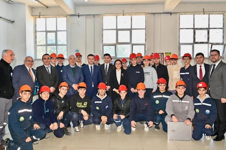 Yalova Valisi Dr. Kaya, Altınova’daki okulları inceledi