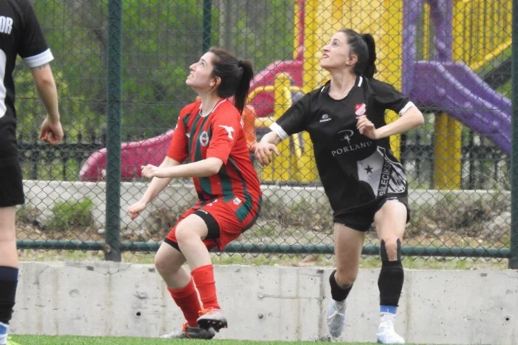 Yalovaspor Kadın Futbol Takımı fark yedi
