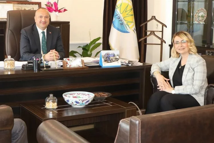 Yasemin Fazlaca, Çınarcık Belediye Başkanı Kurt'u makamında ziyaret etti