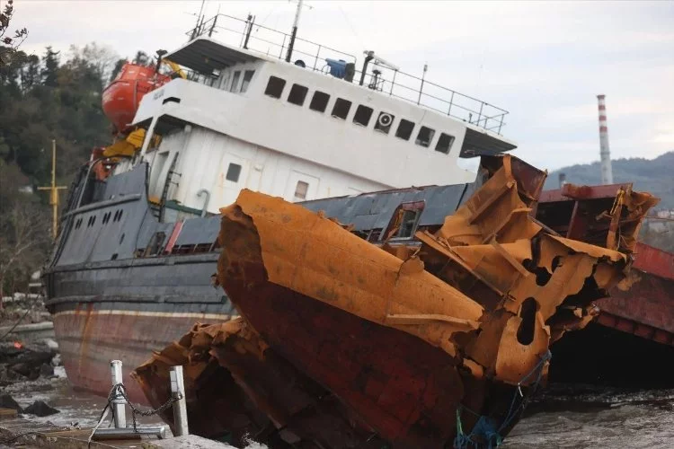 Zonguldak’ta batan geminin 12 Türk mürettebatı kayıp!